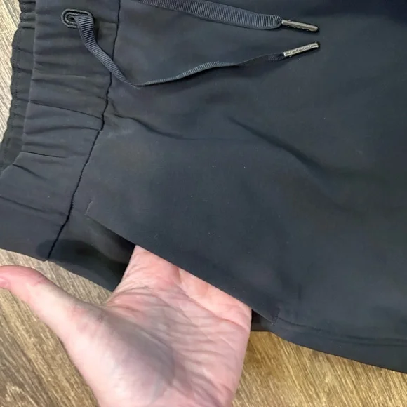 NWT Lululemon On the Fly MR Short2.5' Woven Black Size 6